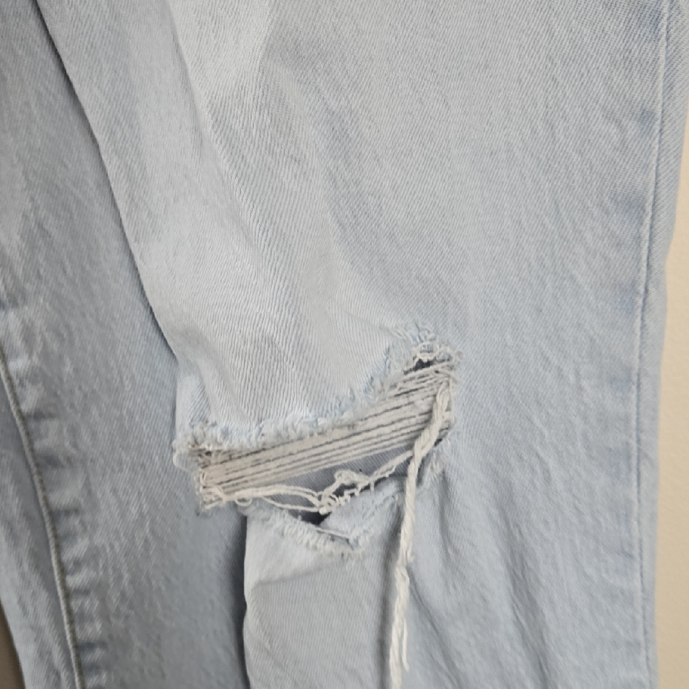 Universal Thread High Rise Blue Jeans - Picture 4 of 15